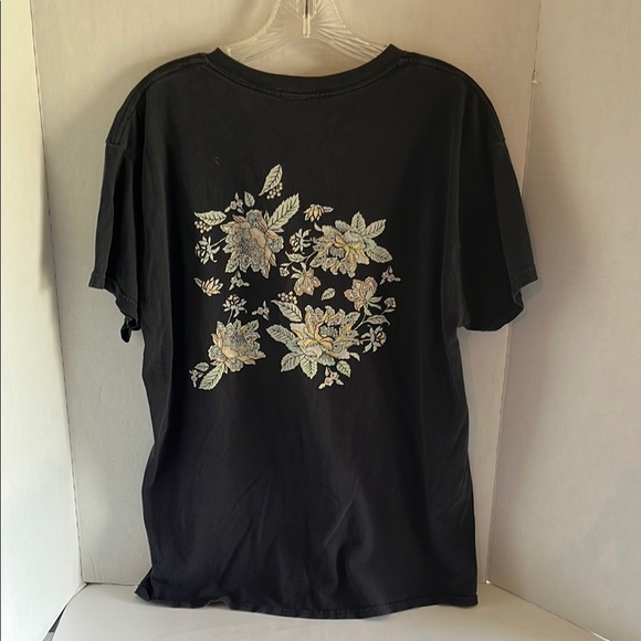 Lost Black Short Sleeve Tee with Subtle Design - Picture 3 of 10